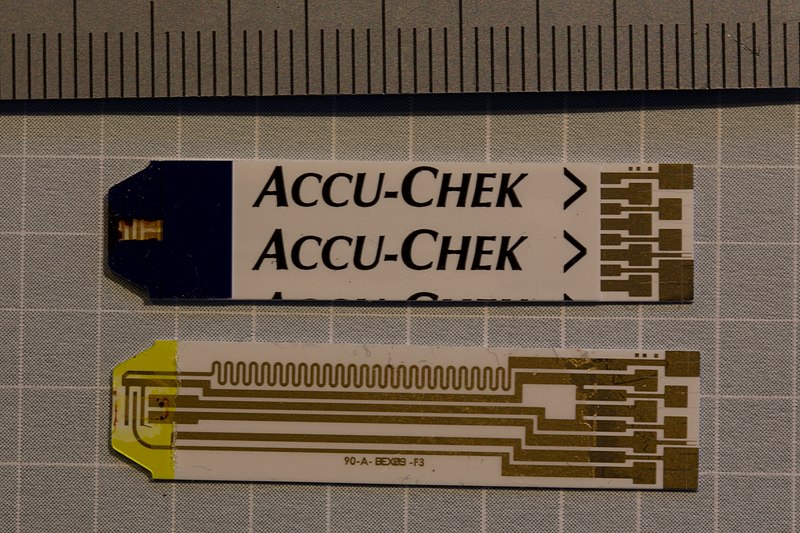 File:Accu-chek blood glucose test strips.jpg