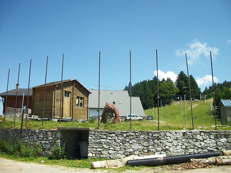 File:Accueil Station de ski Le Mourtis en été.jpg