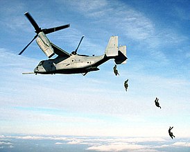 Atterrissage du V-22 de l'US Marine Corps, 2000.