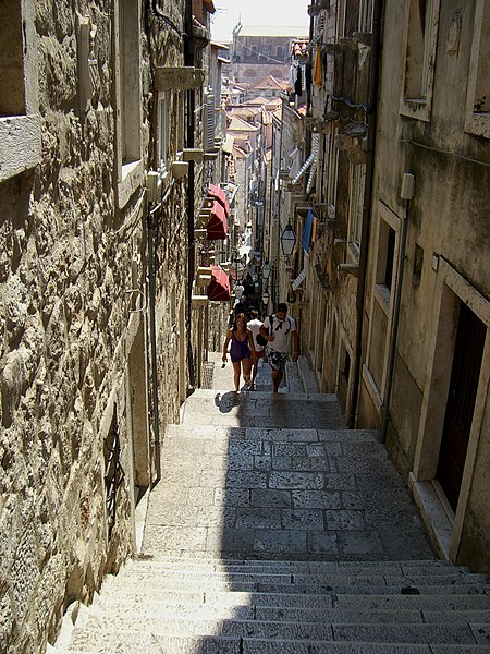 File:Altstadtgasse in Dubrovnik - panoramio.jpg