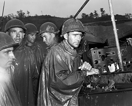 Tập_tin:Americans_on_Okinawa_hear_of_victory_in_Europe.jpg