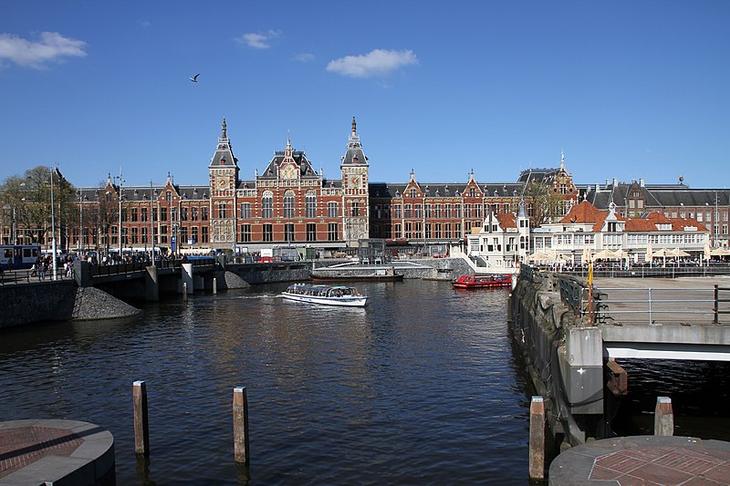 File:Amsterdam-740-Centraal Station-2015-gje.jpg