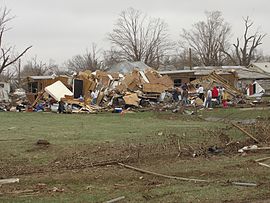 9 Nisan 2010 Mapleton, Iowa tornado damage.jpg