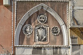 Arco gotico con rilievi Strada Nuova Venezia dettaglio.jpg