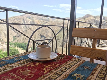 Coffee with a view, Garni