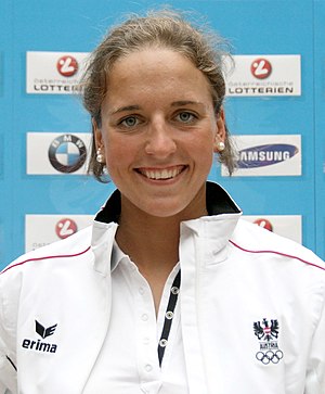 Austriacka drużyna olimpijska 2012 a Nina Dittrich 01a.jpg