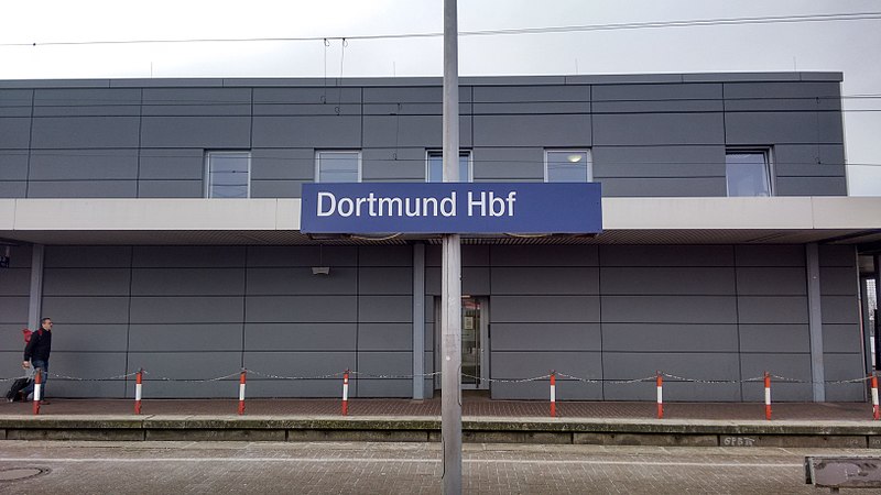 File:Bahnhofsschild Dortmund Hbf 20170326.jpg