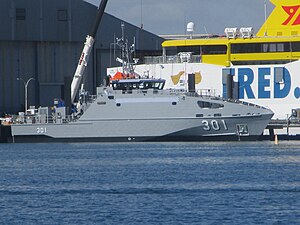 Bajamar Express dan RKS Teanoai II (301) di Austal galangan kapal di Henderson, Western Australia, April 2020 01.jpg