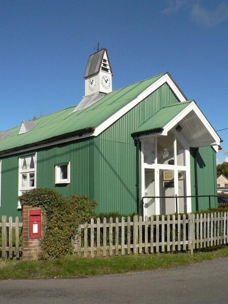 File:Bartley, postbox № SO40 191 and village hall - geograph.org.uk - 1015990.jpg