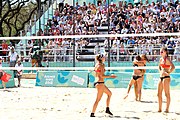 Deutsch: Beachvolleyball bei den Olympischen Jugendspielen 2018; Tag 9, 15. Oktober 2018; Mädchen, Viertelfinale: USA-Spanien 2–1 (21–19/17–21/15–9) English: Beach volleyball at the 2018 Summer Youth Olympics at 15 October 2018 – Girls Quarterfinals: USA-Spain 2–1 (21–19/17–21/15–9)