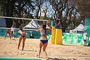 Deutsch: Beachvolleyball bei den Olympischen Jugendspielen 2018; Tag 8, 14. Oktober 2018; Mädchen, Achtelfinale – Mexiko-China 0:2 (15–21/16–21) English: Beach volleyball at the 2018 Summer Youth Olympics at 14 October 2018 – Girls Round of 16 – Mexico-China 0:2 (15–21/16–21)