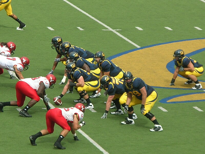 File:Bears on offense at EWU at Cal 2009-09-12 5.JPG