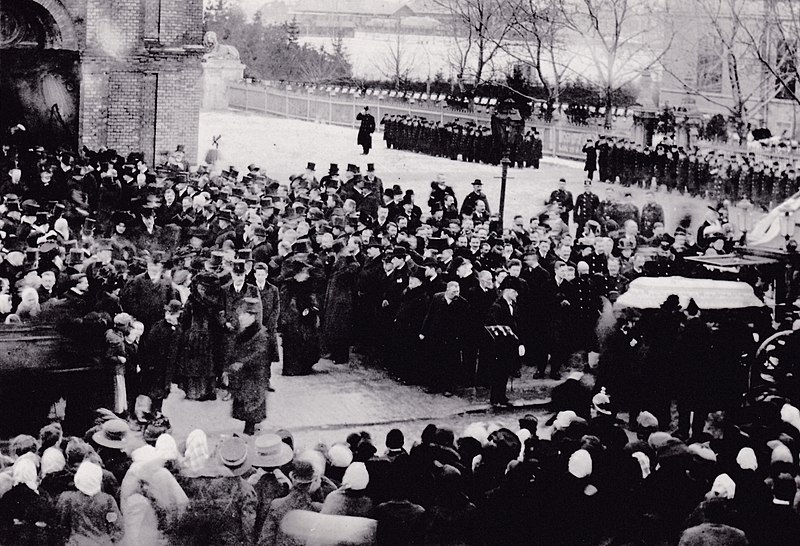 File:Begräbnis Schöffel Waisenhauskirche 1910.jpg