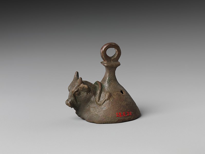 File:Bell with head of a bovine wearing a yoke ending in uraei MET DP239486.jpg