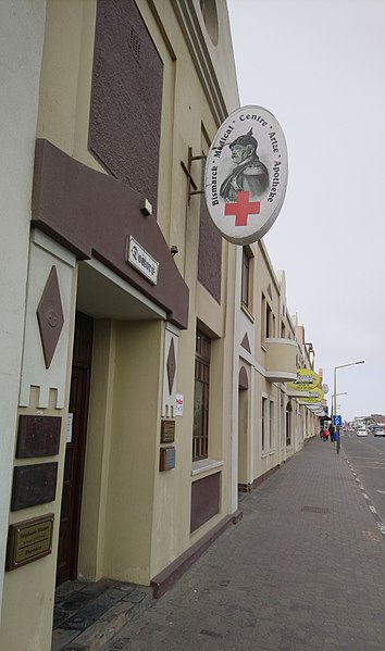 File:Bismark Medical Centre - Artze - Apotheke - Swakopmund, Namibia.jpg