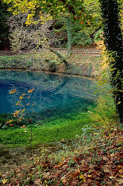 File:BlautopfBlaubeuren.jpg