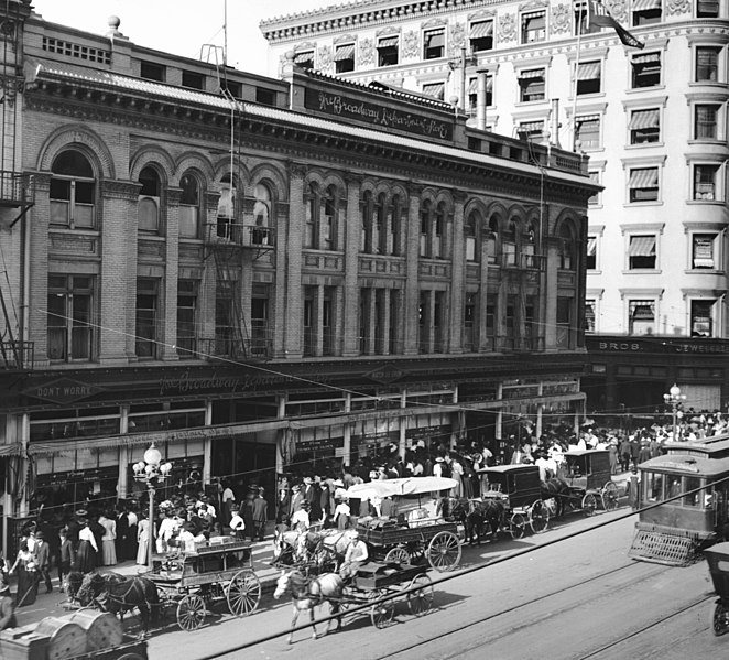 File:Broadway Department Store, Los Angeles, ca.1908-1910 (CHS-2616).jpg