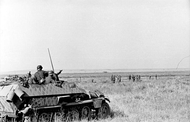 German Panzergrenadiers and their Sd.Kfz. 251 armoured half-track in the Soviet Union, August 1942.