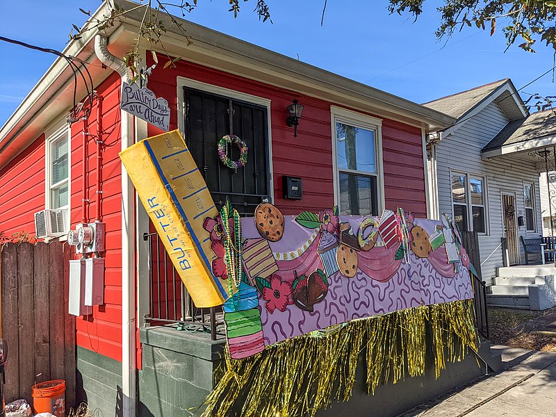 File:Butter Days Are Ahead - House decorated for Pandemic Mardi Gras 2021, New Orleans.jpg
