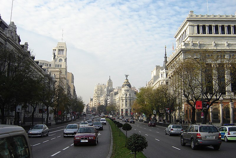 File:Calle de Alcalá (Madrid) 02.jpg