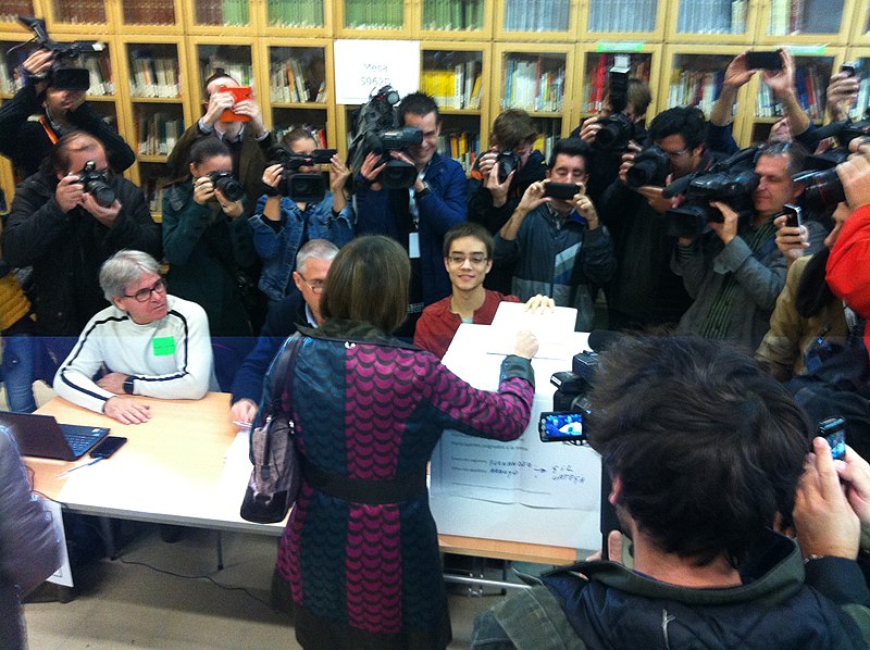 File:Carme Forcadell voting, 9N2014 01.JPG