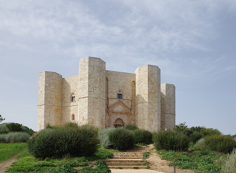 File:Castel del Monte BW 2016-10-14 13-15-11.jpg