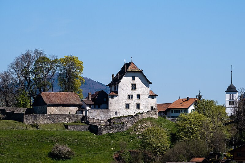 File:Château de Corbières depuis le pont de Corbières.jpg