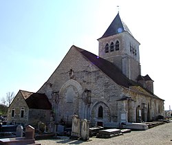 Kostol Saint-Pierre v Chablis v Yonne.