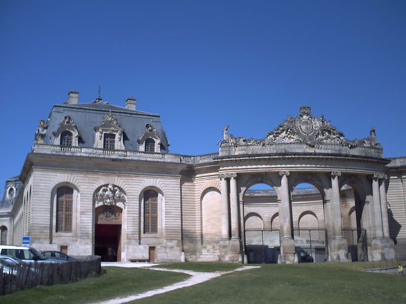 File:Chateau de chantilly.JPG