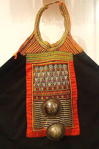 File:Chest cover with swastika patterns, Dao Thanh Phan, Quang Ninh, 1984, with aluminum cones - Vietnamese Women's Museum - Hanoi, Vietnam - DSC03726.JPG