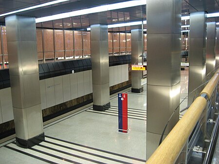 ไฟล์:Columns in Moscow Metro IMG 0342.jpg