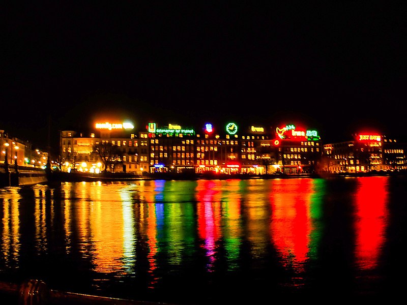 File:Copenhagen by night. Neon reflections. (49537764622).jpg