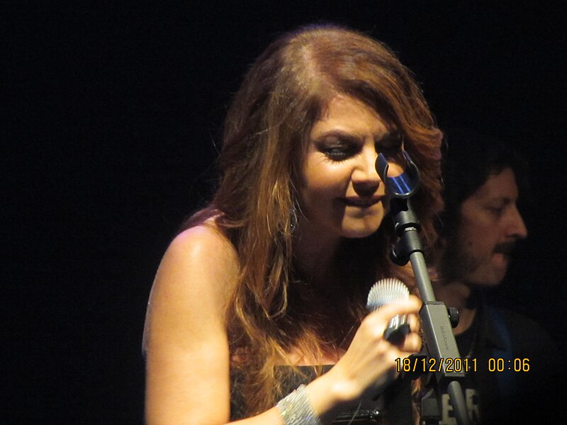 File:Cristina d'avena live a roma by Paride3.JPG