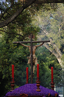 El Santísimo Cristo de la Redención de la Archicofradía de los Dolores de San Juan en una procesión de Semana Santa