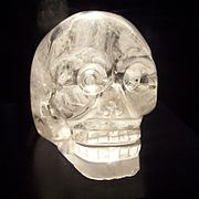 Crâne de cristal au Musée du quai Branly, Paris.