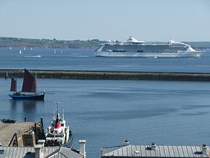 Départ du paquebot Jewel of the seas avec Notre Dame de Rumengol - Port de commerce de Brest- 13 mai 2012