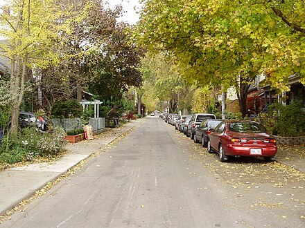 De street. Ривердейл парк Торонто. Торонто осенью. De grassi Street. Италия переулки.