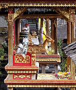 Kapliczki Pelinggi dedykowane są konkretnym bogom.