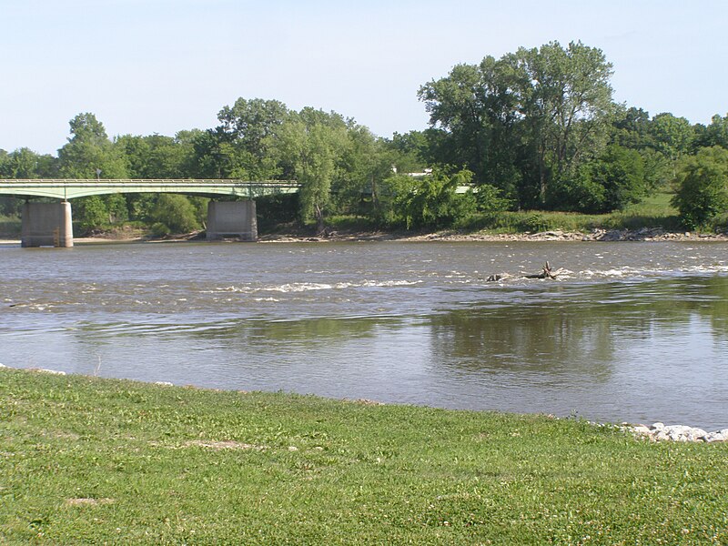 File:Des Moines River P6070937.jpg