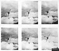 ‏תמונות מסרט טיסה של מטוס F-86 סייבר המציג טייס הנוטש מטוס מיג-15, מאי 1953.