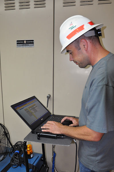 File:Electricians at Wolf Creek Power Plant complete fix on a differential (10019336064).jpg