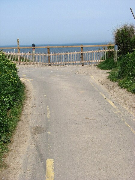 File:End of road - geograph.org.uk - 799603.jpg