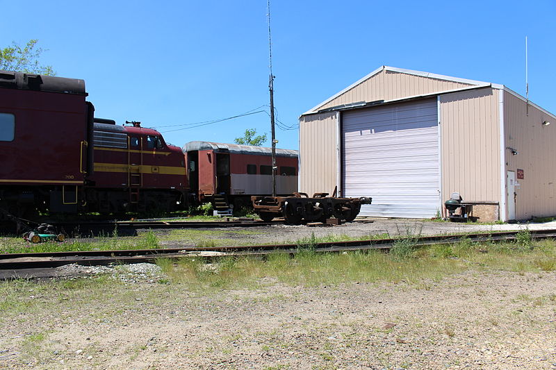 File:Engine maintenance shed.JPG