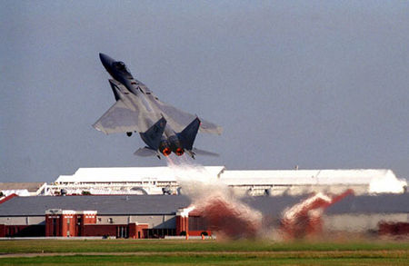 Tập_tin:F-15_takeoff.jpg