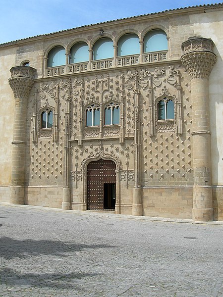 File:Fachada Palacio Jabalquinto Baeza.jpg