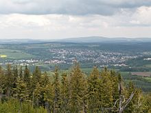 Blick über Wunsiedel vom Bundesstein im Felsenlabyrinth aus