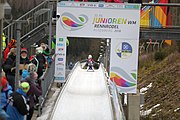 Deutsch: 2. und finaler Lauf der Juniorinnen bei den 33. FIL Juniorenweltmeisterschaften 2018 in Altenberg/Erzgebirge am 1. Februar 2018 (Namen der Abgebildeten in den Kategorien) English: 2nd and final run female juniors at the 2018 33th FIL Junior World Championships at Februar 1st alt Altenberg, Germany (names in categories)