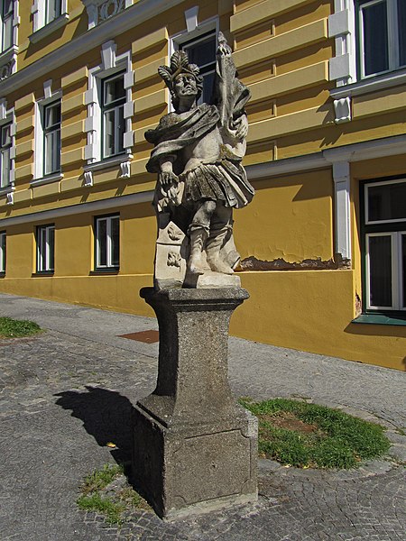 File:Figurenbildstock hl. Florian in Zwettl.jpg