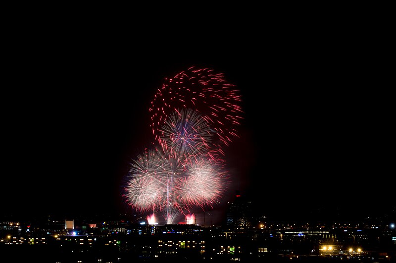 File:Fireworks in Göteborg (24047164741).jpg