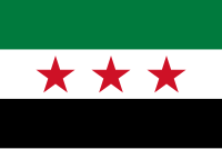 公式旗に加えて2017年6月以降「運動」によって公式に使われているシリア独立旗。構成員たちは非公式にもかかわらず数ヶ月の間、優先して使っていた